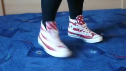 Jana shows her Converse All Star Chucks hi stars and stripes white red