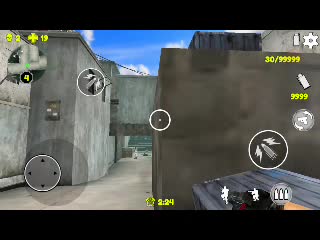 Jugando al counter strike en móvil