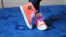 Jana shows her Converse All Star Chucks hi double upper orange purple grey