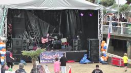 Sunday Singer At the Clacton On Sea Essex beach festival 2016 before & in the rain