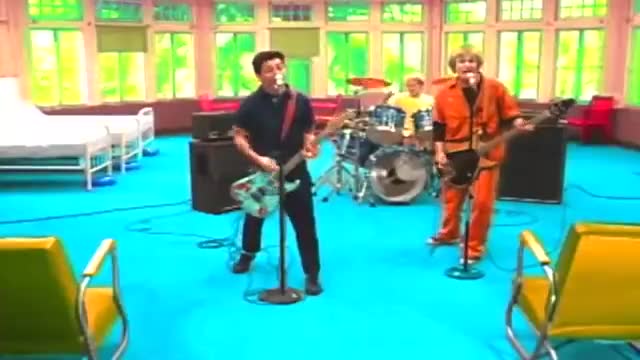 Green Day - Basket Case [Official Music Video]