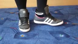 Jana shows her Adidas Top Ten Hi anthrazit, shiny black and lilac