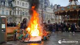 Paris police use tear gas to force protesters off the streets