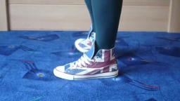 Jana shows her Converse All Star Chucks hi union jack