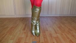 Jana shows her stiletto boots shiny gold 10,5