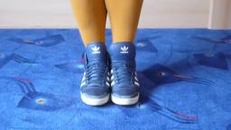 Jana shows her Adidas Top Ten Hi dark blue, shiny dark blue, shiny white and shiny orange