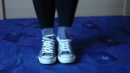 Jana shows her Converse All Star Chucks hi dark grey blue