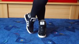 Jana shows her Adidas HardCourt Hi Trefoil black big Logo