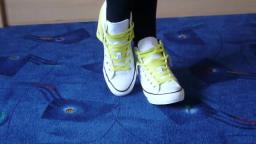 Jana shows her Converse All Star Chucks hi white yellow