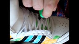 Jana´s friend paints her Adidas Top Ten high white patent in bed on her feet yt trailer