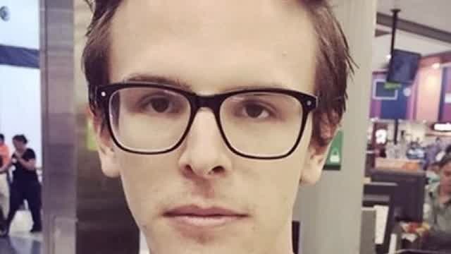 IDUBBBZ IS A STINKY ROTTEN IMMATURE CHILD