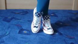 Jana shows her Converse All Star Chucks hi stars and stripes