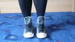 Jana shows her Converse All Star Chucks hi black used with deko zipper back