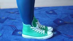 Jana shows her Converse All Star Chucks hi green used new model