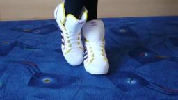 Jana shows her Adidas Honey Hoop white black pink yellow